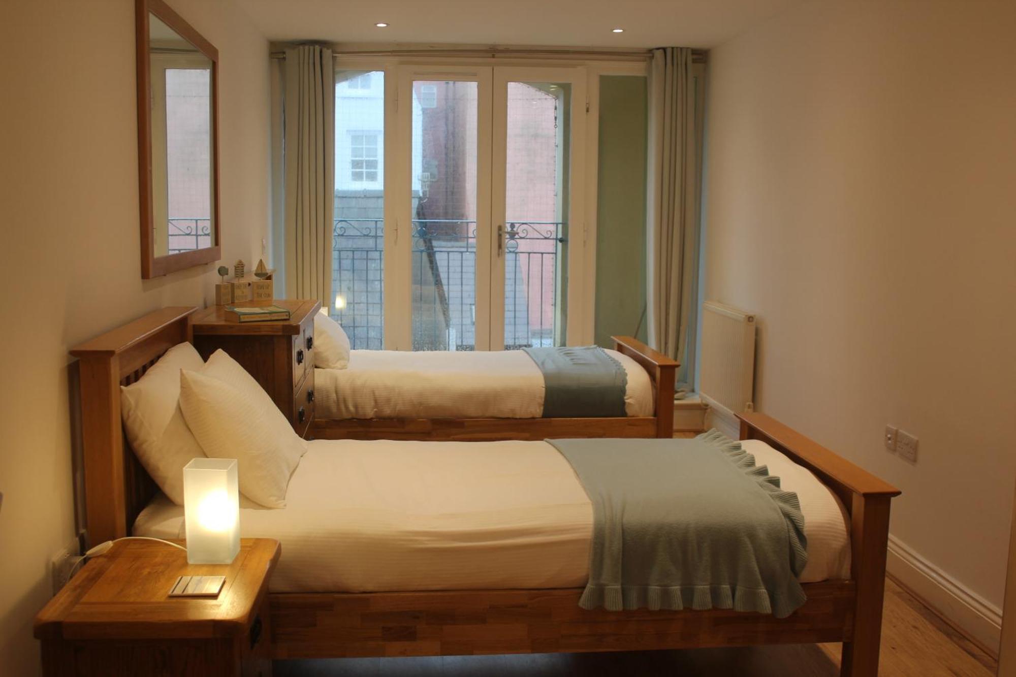 Stylish Flat In Central Tenby & Free Parking Extérieur photo